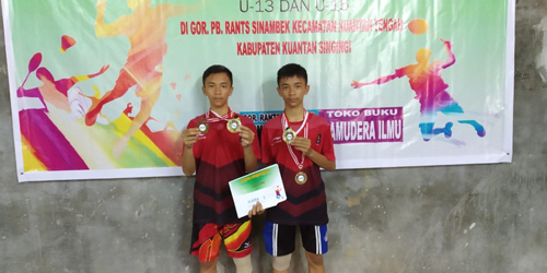 Pasangan Si Kembar Juarai Final Badminton U 15 se-Kuansing